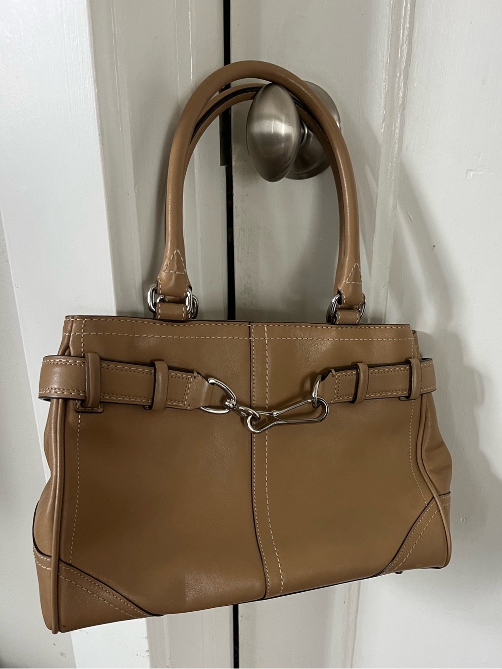Vintage Coach - Tan Leather Shoulder Bag with Silver Hardware